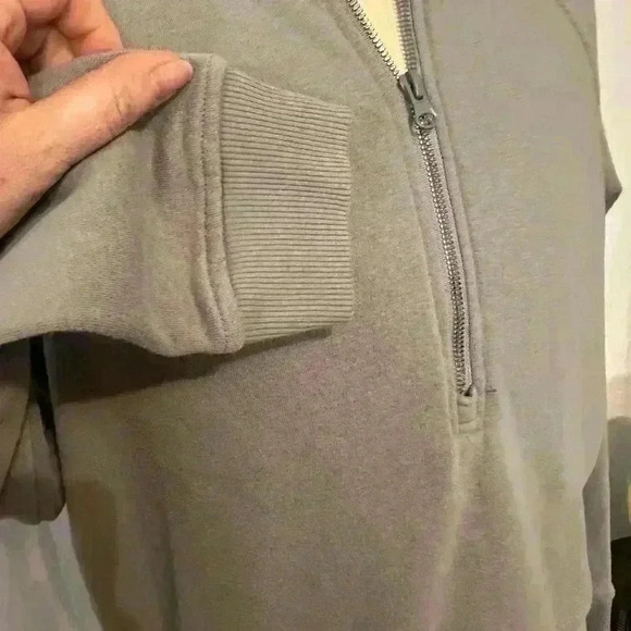 Women’s 3/4 zip sweatshirt it’s a blue/gray color. Women’s size medium. - Picture 4 of 7